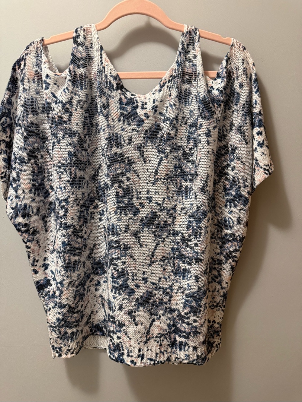 Made in Italy White Summer Weight Cold Shoulder High Quality Knit Top - Picture 10 of 15
